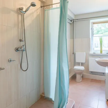 Grosse Mit Parkplatz Garten Und Terrasse Appartement *