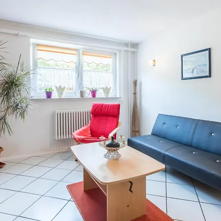 Grosse Mit Parkplatz Garten Und Terrasse